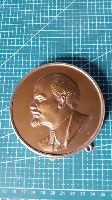 Продаю барельеф Сталина и Ленина