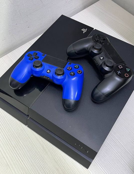 Консоль PlayStation 4