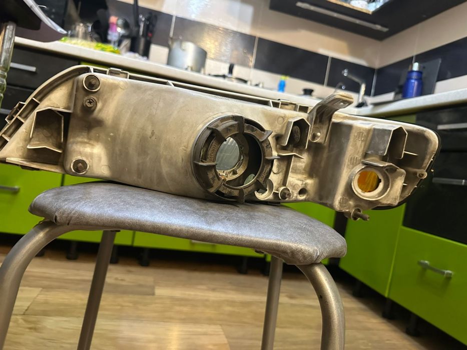 Фара на ниссан цефиро