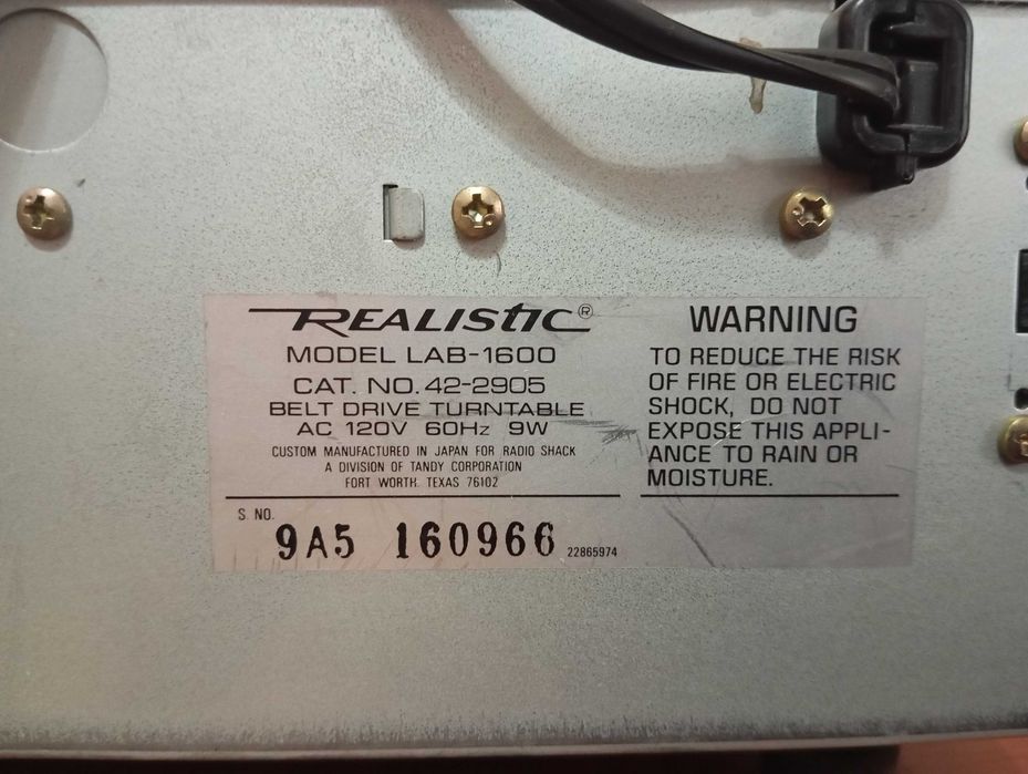 Продам редкий  тангенциальный проигрыватель винил дисков REALISTIC.