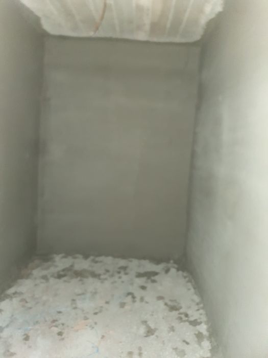 Executam tencuiala mecanizata , sape fluide de ipsos