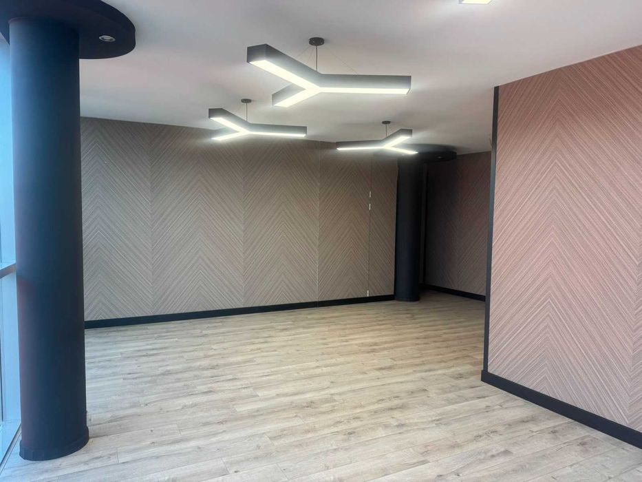 Предлагаме компактен и светъл офис под наем - 36 кв.м