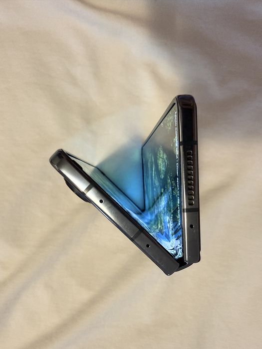 Samsung Galaxy Z Fold 4 256 GB – Impecabil, Negru.