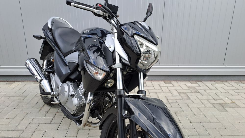 Suzuki GW250 Inazuma 2012 categ A2