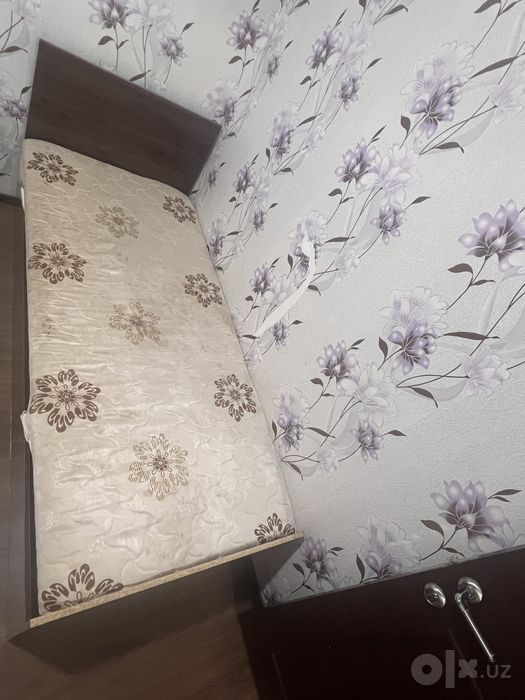 kravat,tumba,stol va prixoshkaga shkaf