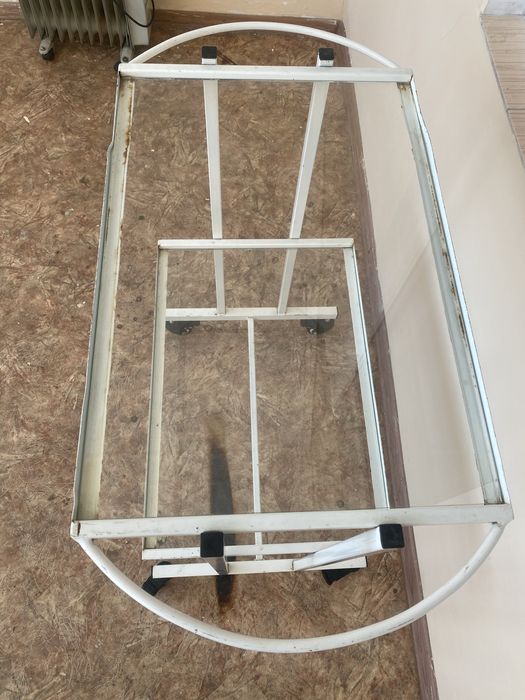 Полочка на колесах стеклянная