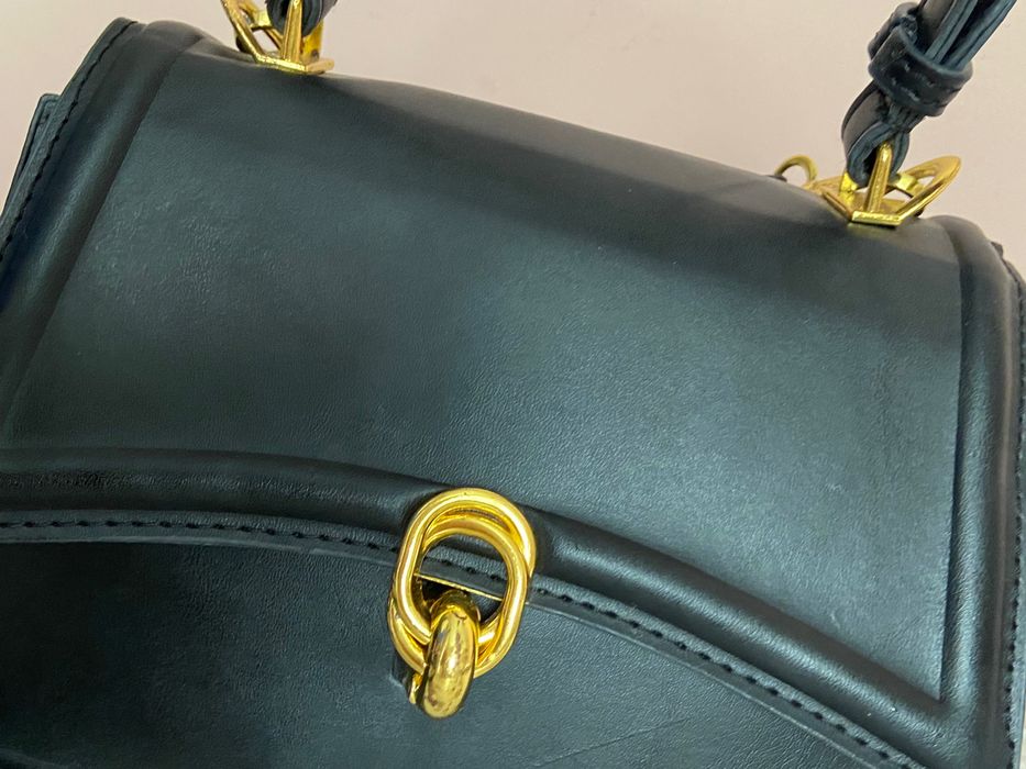 Малка кожена чанта