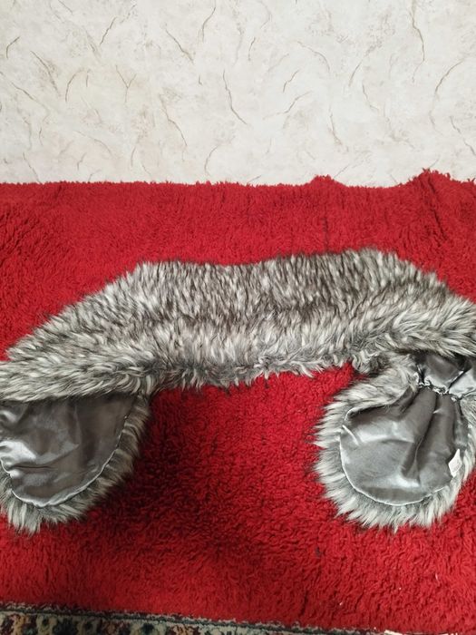 Зимна рокля и пухкава яка