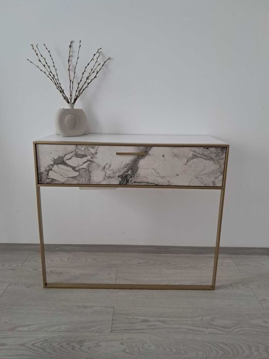 Consola comoda dormitor