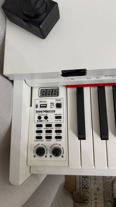 Продам цифровое пианино Lexington