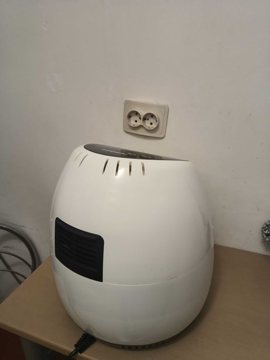 Airfryer/ Friteuza aer cald Heinner  SnowDrop HAF-B2000WH, termostat max 200˚C, puternic 2000W