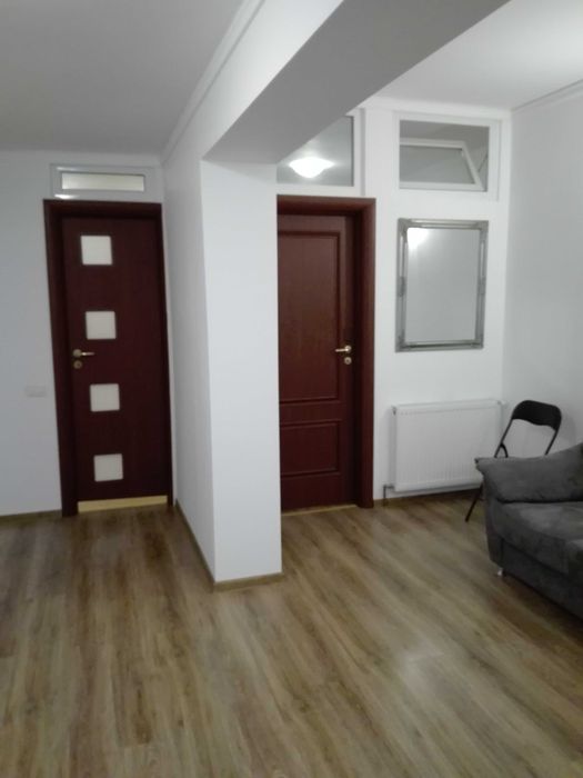 Închiriez apartament ultracentral ultramodern cu parcare privata