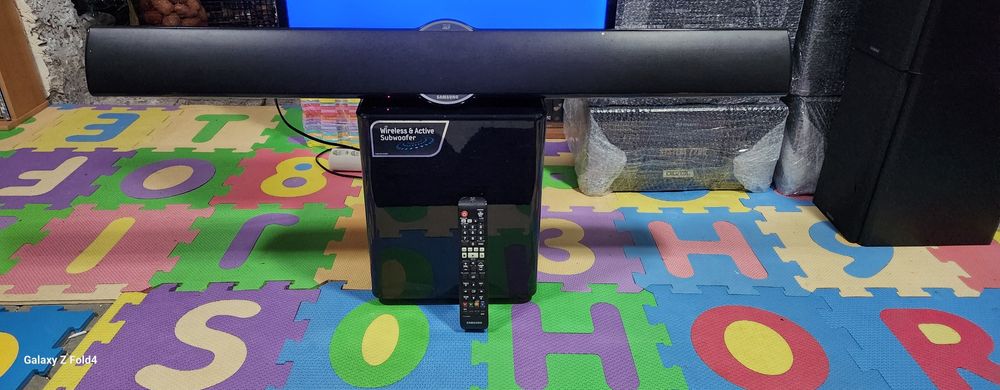 Soundbar Samsung cu  telecomandă