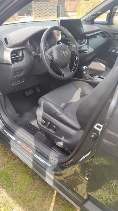 Toyota C-hr C-lassy 2L/184cp full/full,led,piele,JBLsenzori,self park.