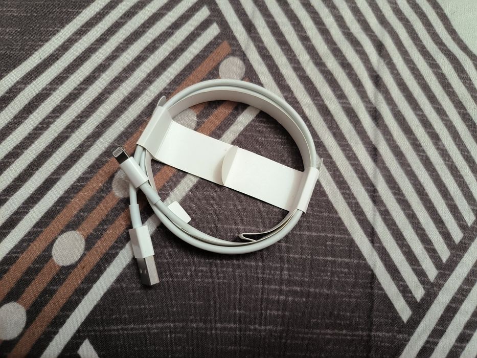 Продам новый оригинальный кабель usb на lightning