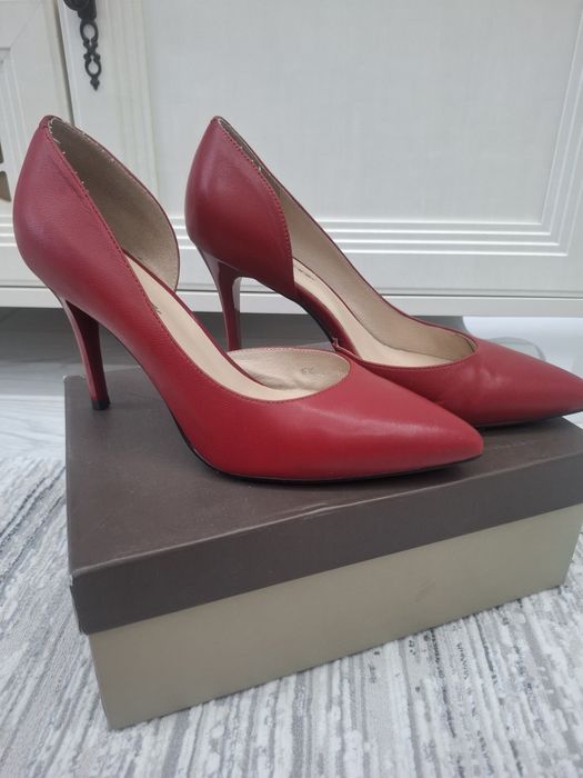 Продам женскую обувь рр 38