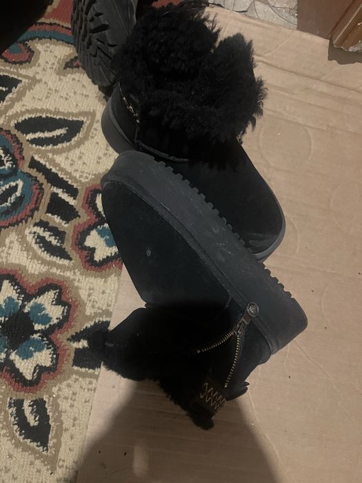 Етік 1 рет қана киілген