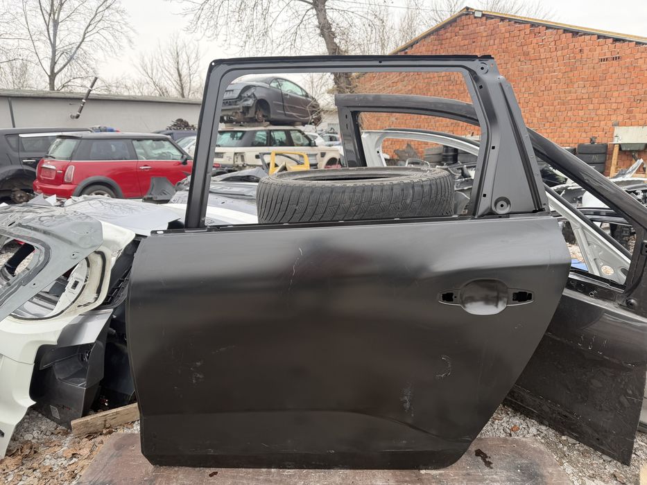 Врата Dacia Jogger