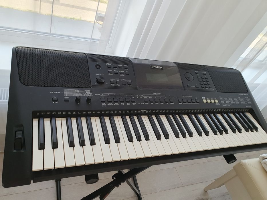 Синтезатор Yamaha PSR-E453 + прочная стойка Quick-A