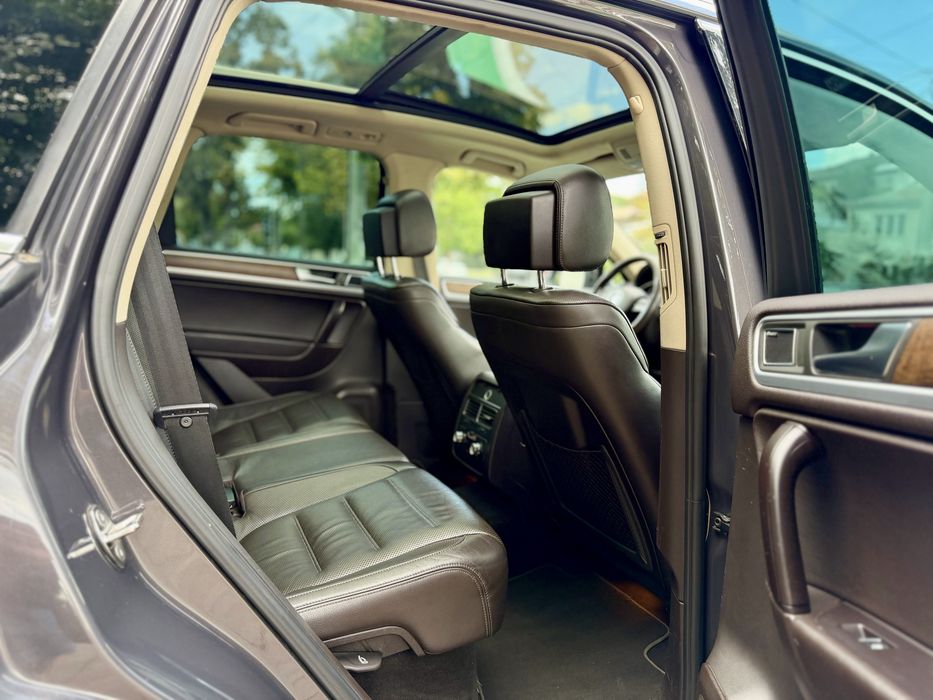 • Volkswagen Touareg 2012 / Extra full / Perne • Dynaudio / Parc Auto • RATE • Garantie •