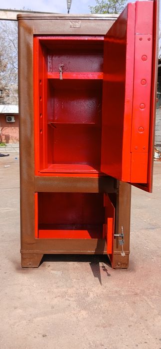 Сейф СССР калин листдан болган