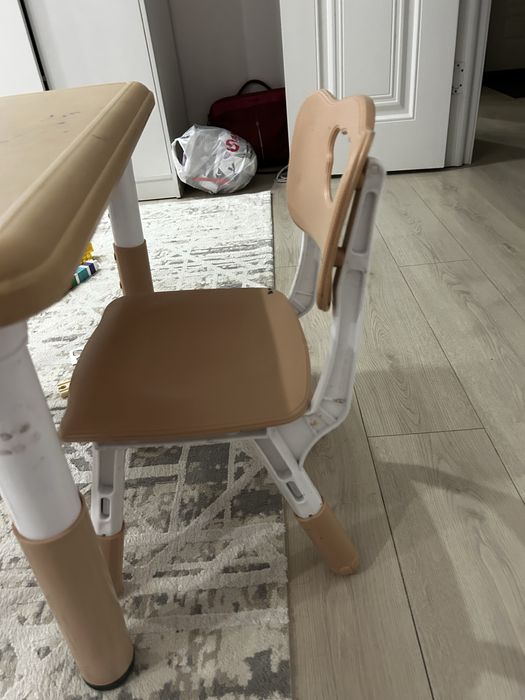 Продаю детский стол и стул