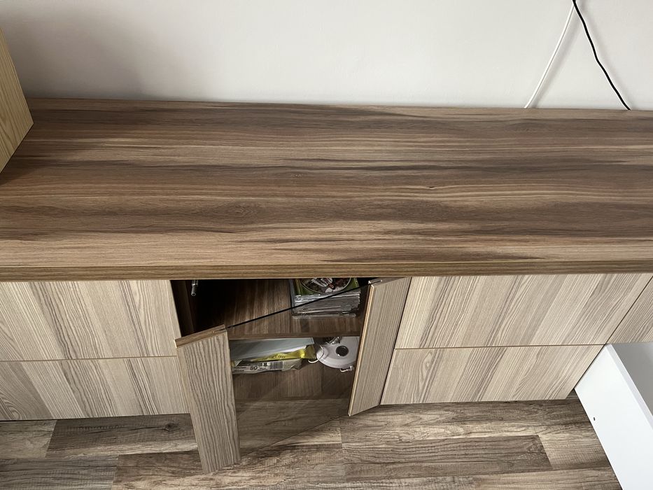 Comoda din lemn, bej