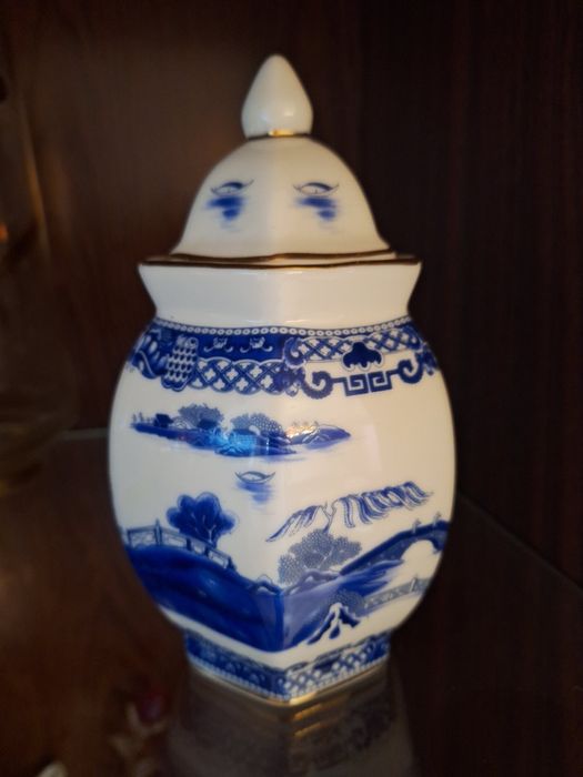 Продавам порцеланови винтидж съд за чай