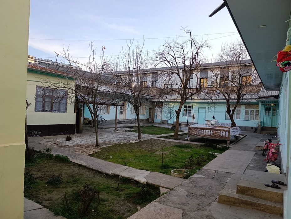 Uy sotiladi uchastka. Shahar markazida