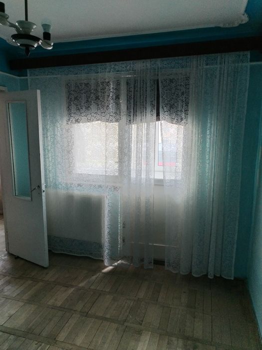 Vând apartament 2 camere în Roman