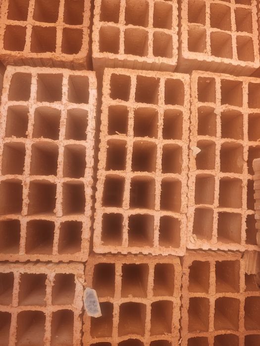 Продавам тухли 38/25/25 и 12/25/25