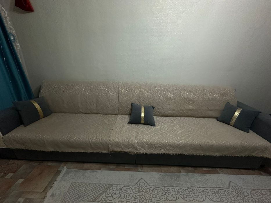 Продам диван гостиной