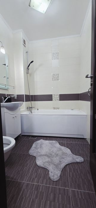 Inchiriez apartament 3 camere zona Milea- Calea Dumbravii