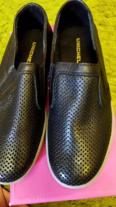 Продам красивые детские ботинки