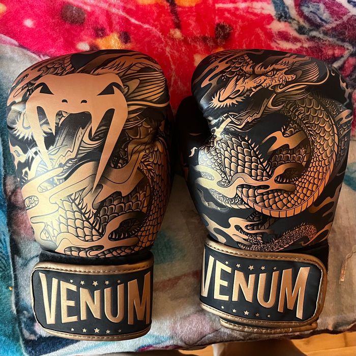 Боксови ръкавици Venum (размер 10 oz)