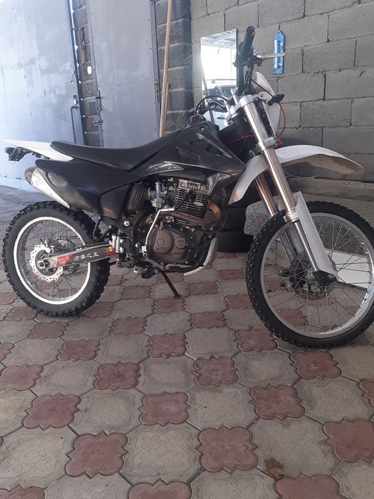 Мотоцикл эндуро.