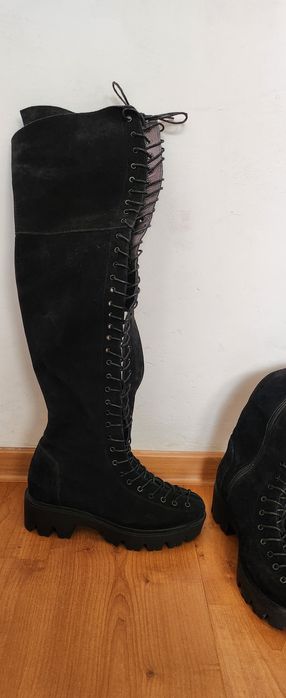 Cizme negre piele intoarsa