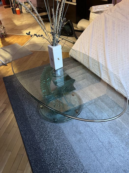 Стъклена маса за хол