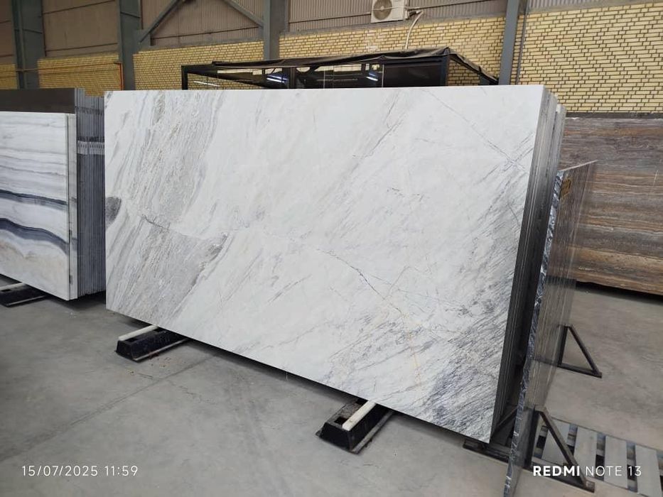 Мрамор белый в плитках, слэбах