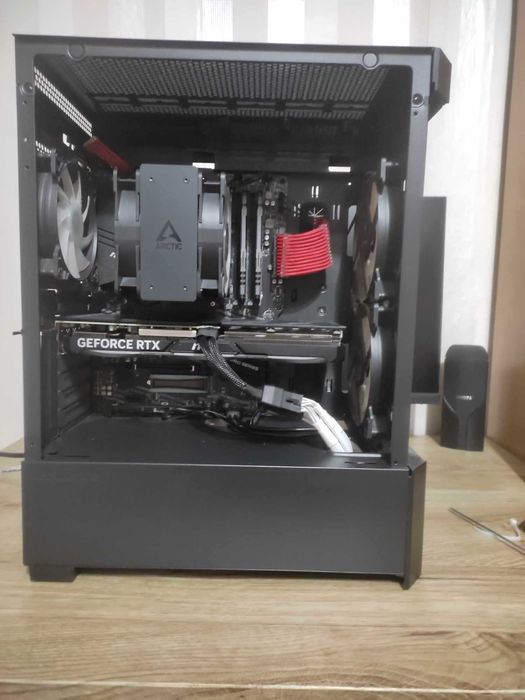 Ryzen 5 5600x, MSI b550 A-pro, Kingston 16gb 3200, Freezer 36 Argb