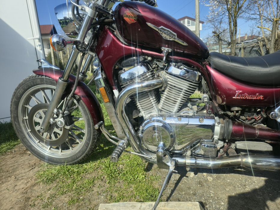 Suzuki Intruder VS 700