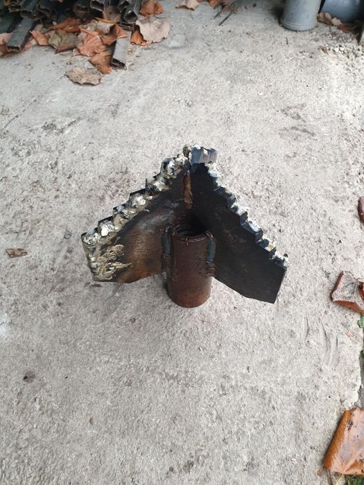 Sapa de foraj cu lame