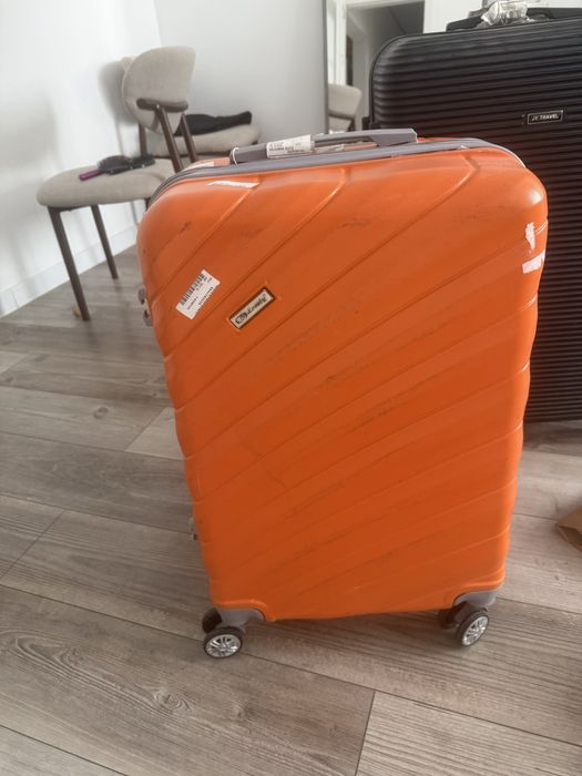 Продается чемодан