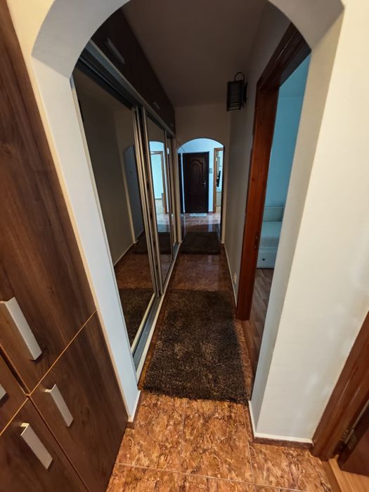 Inchiriez apartament 3 camere