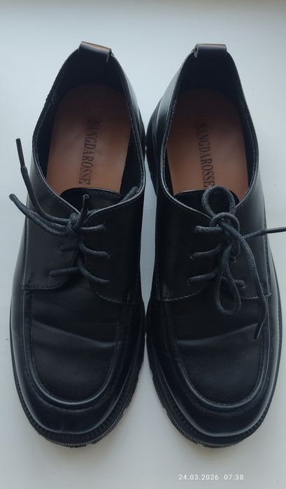 Продам лоферы женские