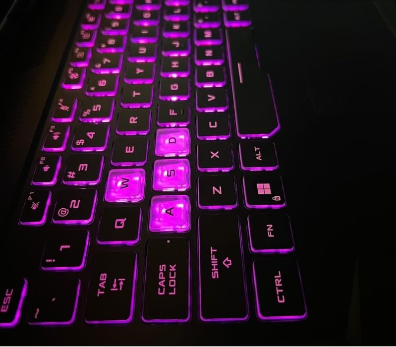 Ноутбук игровой продам