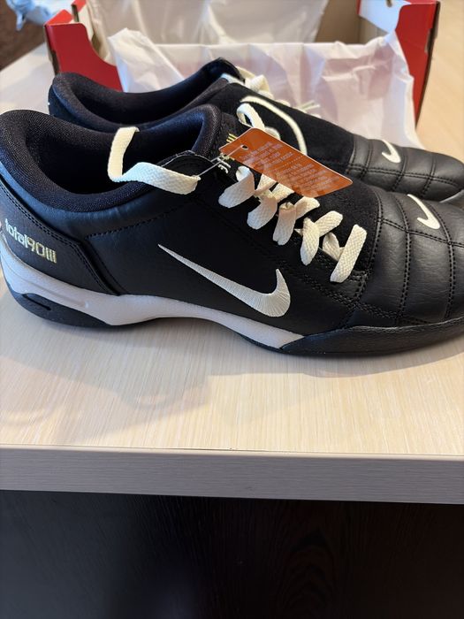 Маратонки Nike total90lll