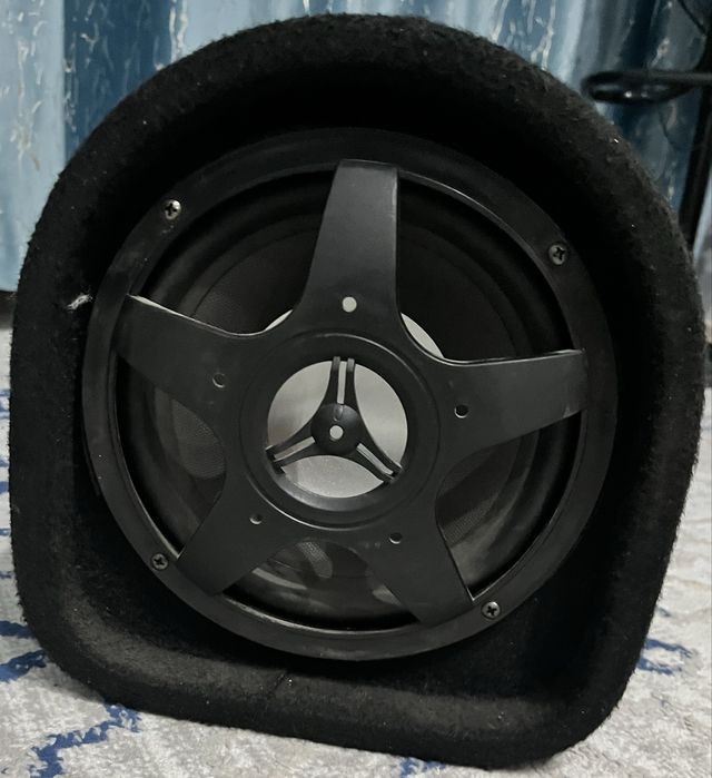 Продаётся Сабвуфер для авто