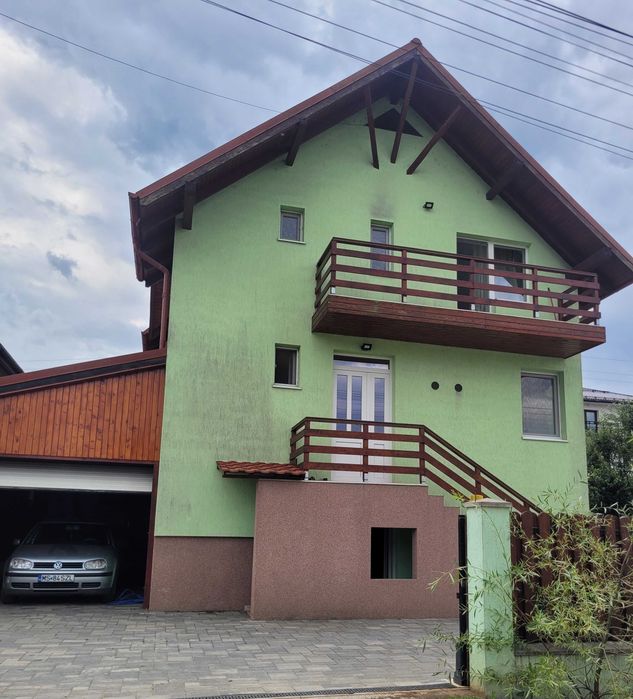 „Casă de familie în cartier rezidențial din Livezeni – 815 mp teren, garaj, livadă, aproape de Târgu Mureș”