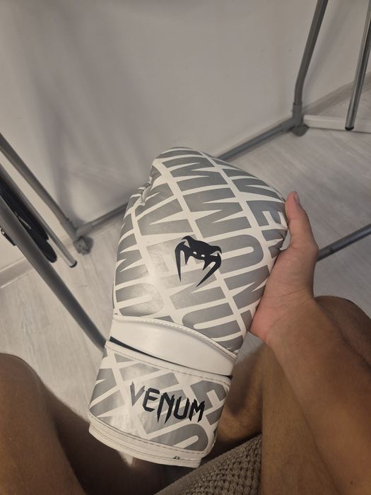 Боксова ръкавици Venum white